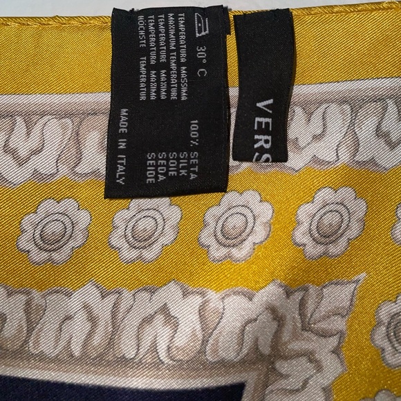 Luxury Versace silk scarf 35" square yellow gold navy cream baroque design NWOT - Picture 11 of 16